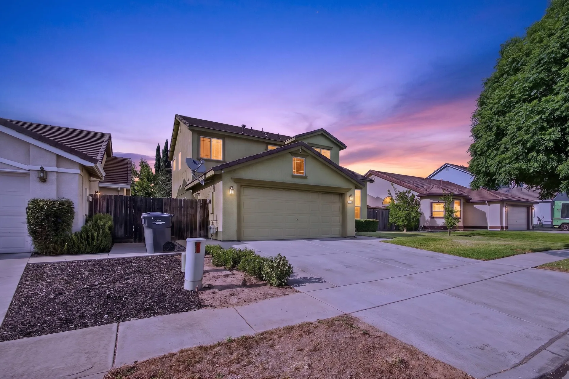 625 SE Helen Dr photo 2