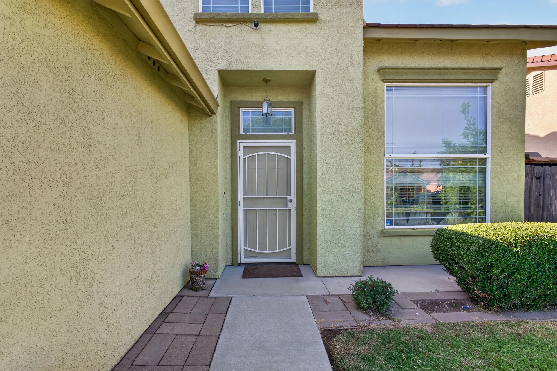 625 SE Helen Dr photo 4